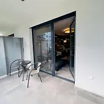 Karzo Lu 203 Free Garage 公寓