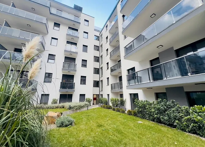 Karzo Lu 203 Free Garage Apartment *